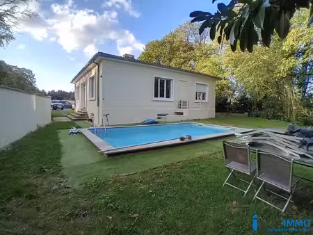 villa entierement renovee sur 1300 m² de terrain avec piscine