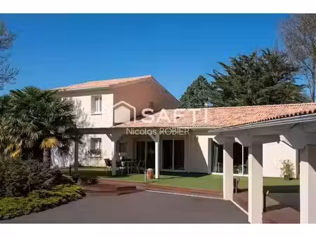 vente maison 6 pièces 206 m² à aigondigné (79370)  349 000 €