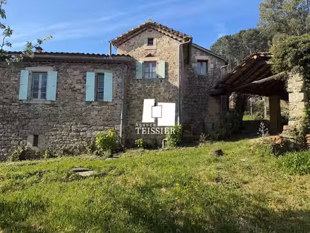 07140 gravières : grande maison ancienne avec dépendances