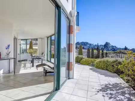 appartement situé dans le prestigieux royal mougins golf resort