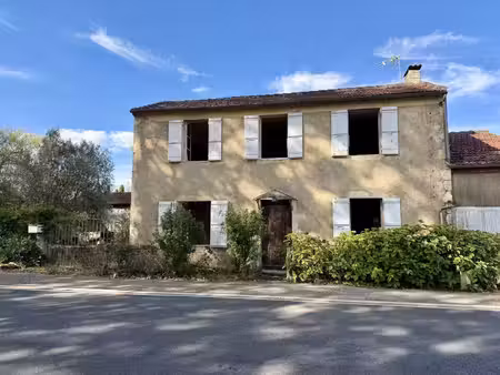 maison en pierre à rénover avec jardin et dépendances