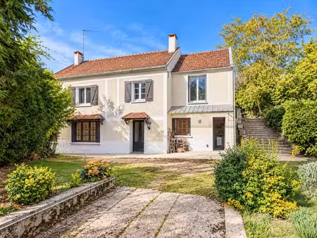 réf. 2341 - maison briarde - 5 chambres et jardin