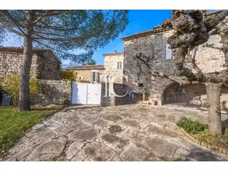 grand mas renove de village avec terrain * 5 chambres * nombreuses possibilites *