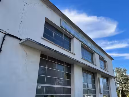batiment d'activite de 365 m2 + parking