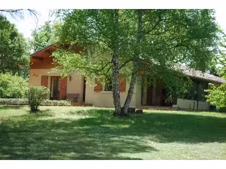 maison 3000m2 de parc proche centre village