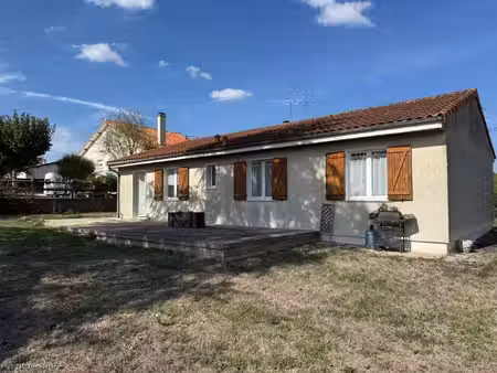 maison de plain-pied avec 3 chambres en bordure du village de