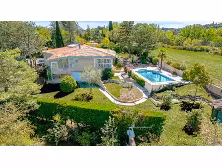 a vendre villa d'architecte à auch 239 m²  terrain arboré et cadre privilégié