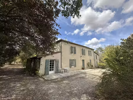 charme et authenticité pour cette maison de maître proche de c