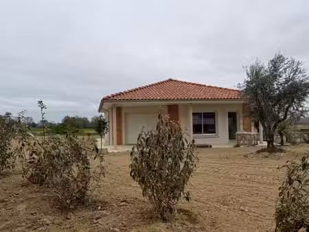 maison neuve très haut de gamme (re 2020- dpe a/a) de 5 pièces avec garage à 5 kms de...