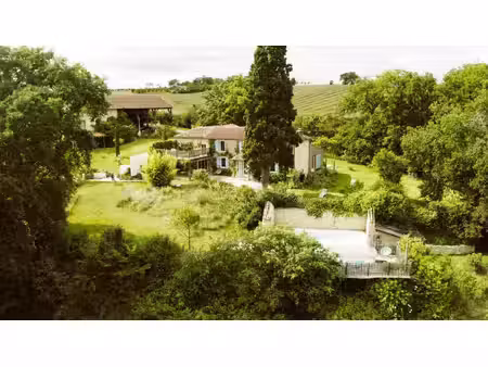 sublime propriété avec gîtes et piscines sur 2 hectares