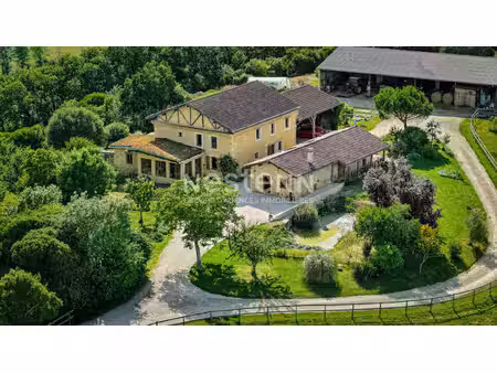 a vendre domaine d' exception avec vue panoramique sur les pyrénées