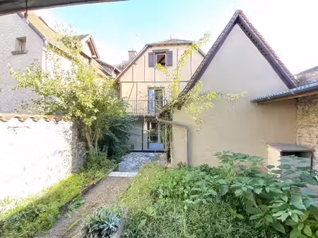 charme & rentabilité : rare propriété médiévale au coeur du quercy
