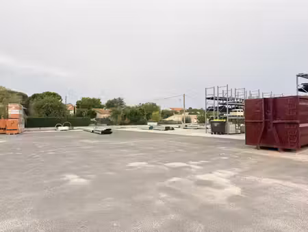 achat local commercial 1 940m² la couronne 16400