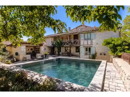 maison de village avec piscine et jardin