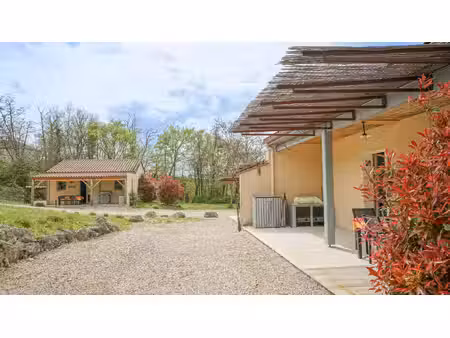 ensemble de 4 gîtes avec piscine  idéal pour un projet touristique