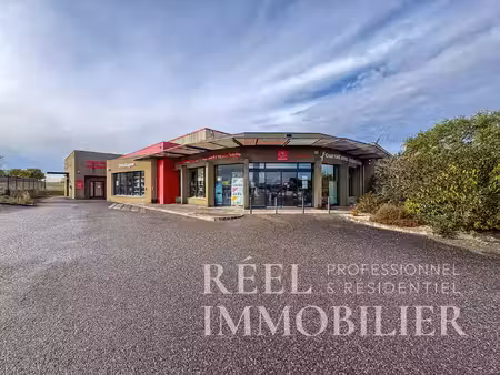 bâtiment commercial et professionnel de 1 672 m² / zone commerciale