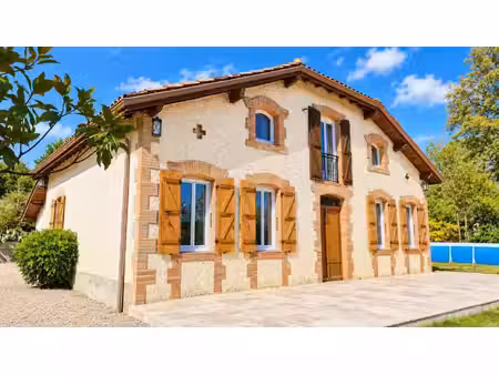 maison de 6 pièces de 208 48 m² à escornebœuf