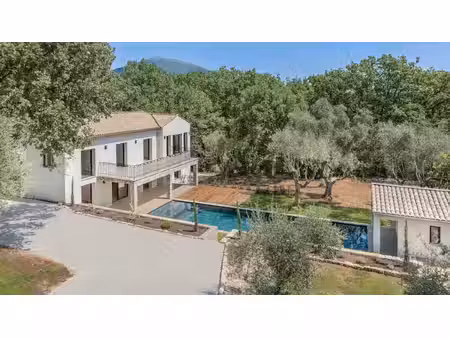 élégante villa provençale contemporaine dans un environnement privilégié