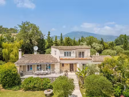 le charme provençal  soigneusement rénové  à roquefort-les-pins