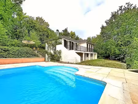 maison rénovée au calme avec piscine