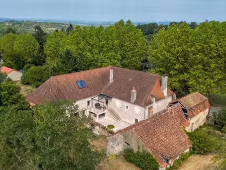 secteur gourdon - bel ensemble immobilier en pierre sur 4ha2 avec piscine proche...