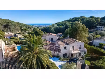 hauteurs de cannes - élégante propriété familiale rénovée avec piscine