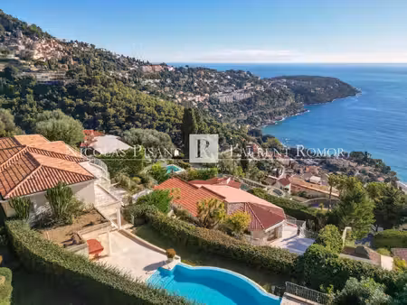 charmante villa en pierres de taille — à seulement 1 km de monaco