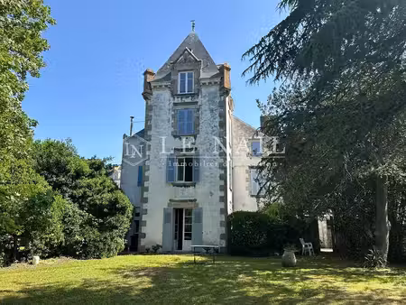 proche mer  au croisic  maison d'armateur dans un grand parc clo