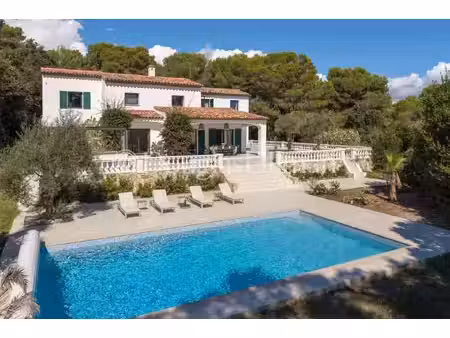 antibes - villa rénovée - vue mer et calme absolu