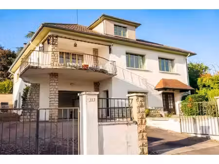 maison de 142 m2 hab. centre ville proche commerces. belle sit