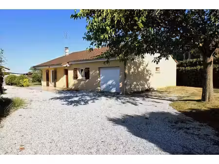 joli pavillon de plain-pied avec jardin en retrait de la ville