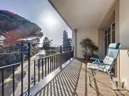 t3 de 64m² avec balcon et 2 places de parking