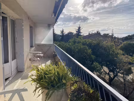 a six fours  quartier audibert  t2 avec terrasse et cave