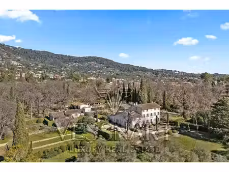 charmant domaine provençal avec vaste terrain plat