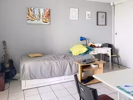 à vendre : appartement t1 avec vue dégagée à toulon valbertrand