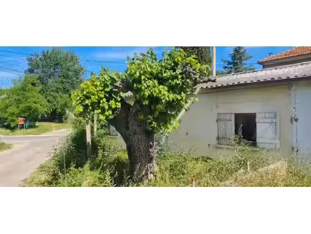 maison mitoyenne à rénover-58 m² -terrain de 316 m² -salernes