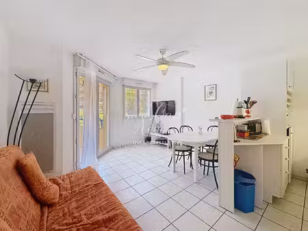 appartement t2 avec parking à vendre en centre ville de cavalaire sur mer - golfe de saint