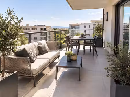 la seyne sur mer beau t3 et sa grande terrasse de 21.66m²