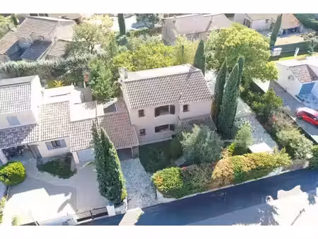 le cannet-des-maures – villa 112 m² avec piscine  garage et jardin – fort potentiel à 305.