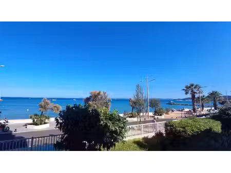 sous offre d'achat ! appartement front de mer le lavandou 2/3 pièces - parking privatif