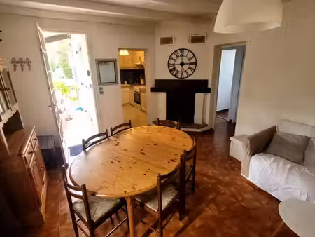 a régusse  villa sur 2 niveaux avec piscine et garage