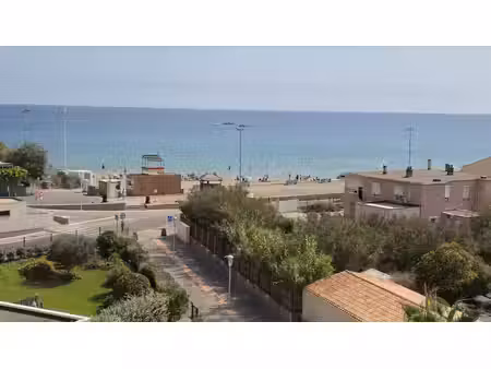 le cap d'agde : avant-port – studio avec cabine et loggia vitrée  cellier et ascenseur