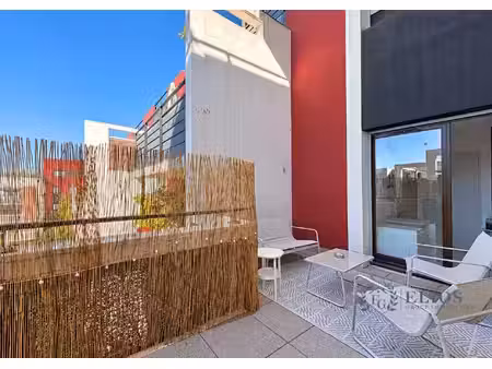 t2 avec belle terrasse et garage fermé