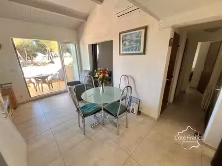 pinèdes - grand appartement de 2 chambres + mezzanine avec parking dans résidence...
