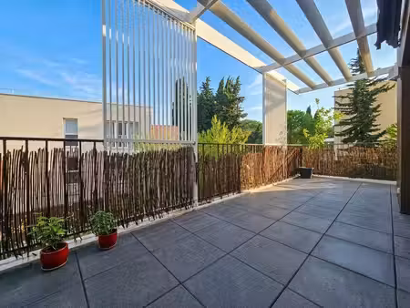 t3 dernier étage avec grande terrasse et garage box