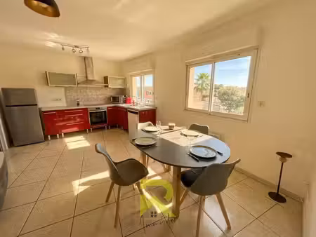 appartement t3 lumineux avec terrasse  vue arborée et parking.