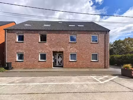 joli appartement avec jardin commun!