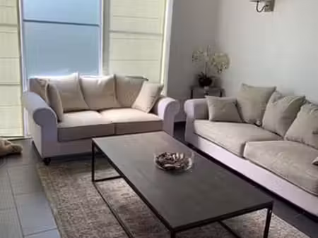 belle maison avec 4 chambres  grand jardin et peb b !