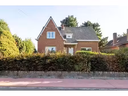 maison avec des remises (à démolir)