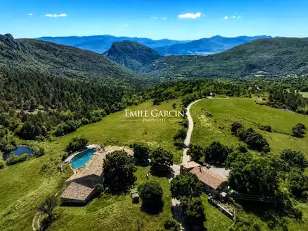 a vendre - domaine agricole de 158 hectares - haute provence